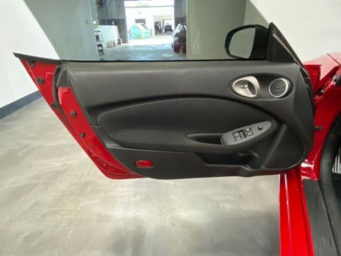 Used 2020 Nissan 370Z Coupe RWD image 38