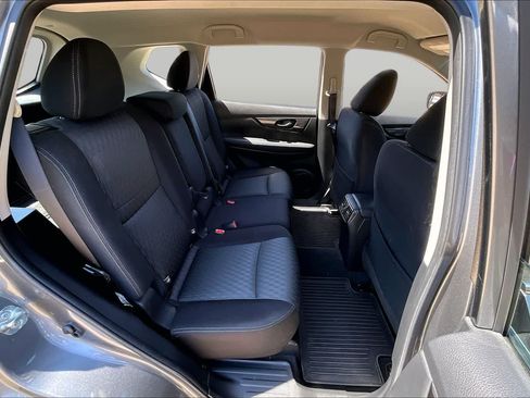 Used 2020 Nissan Rogue S FWD image 17