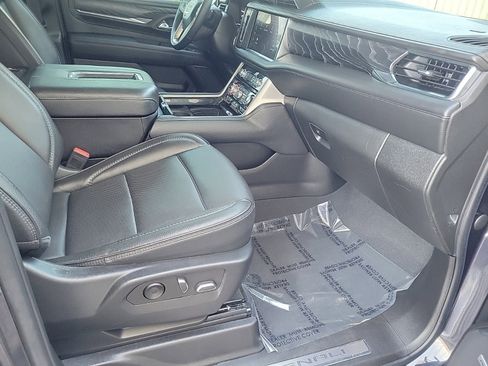 Used 2023 GMC Yukon XL Denali image 13