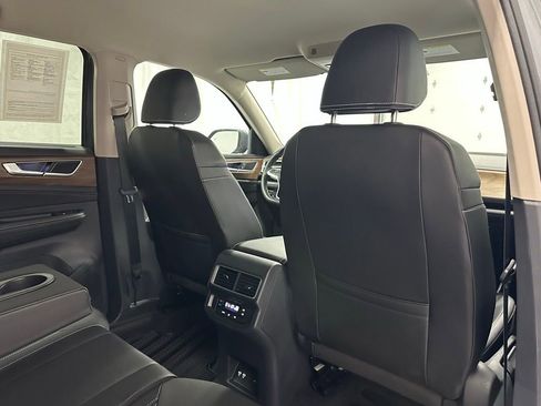 Used 2025 Volkswagen Atlas SE image 58