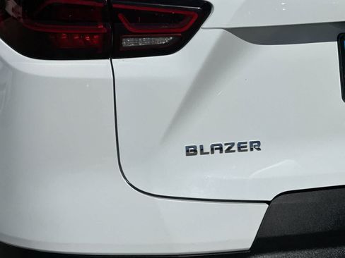 Used 2025 Chevrolet Blazer LT FWD image 28