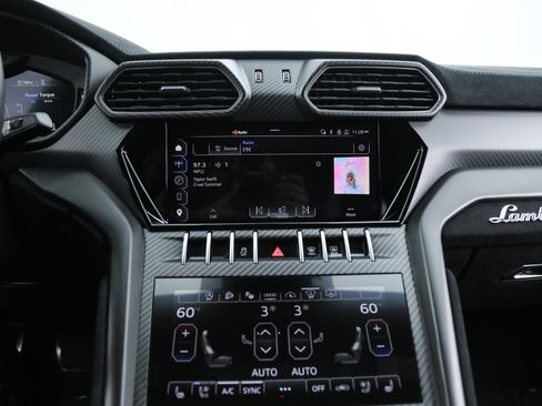 Used 2023 Lamborghini Urus Performante image 30