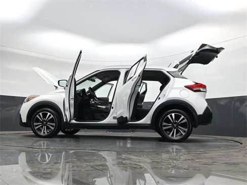 Used 2019 Nissan Kicks SV image 39