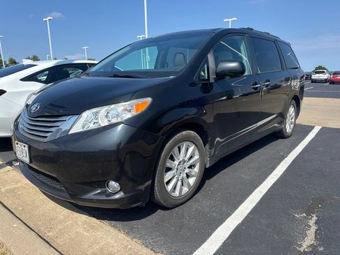 Used 2012 Toyota Sienna Limited w/ Premium Pkg AWD/4WD image 2