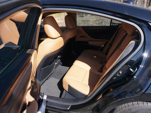 Used 2024 Lexus ES 350 w/ Premium Package image 16