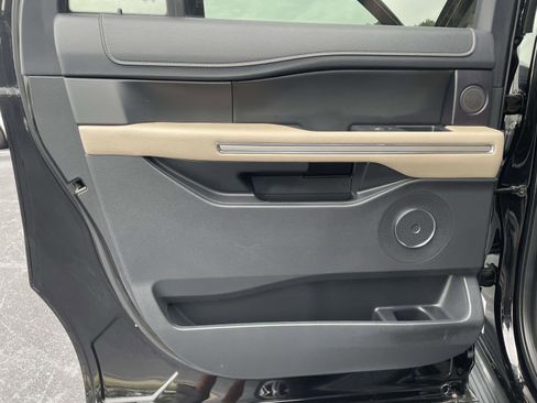 Used 2024 Ford Expedition Max Limited RWD image 11
