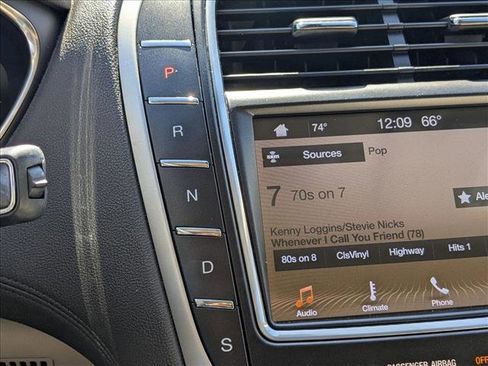 Used 2019 Lincoln Nautilus FWD image 11