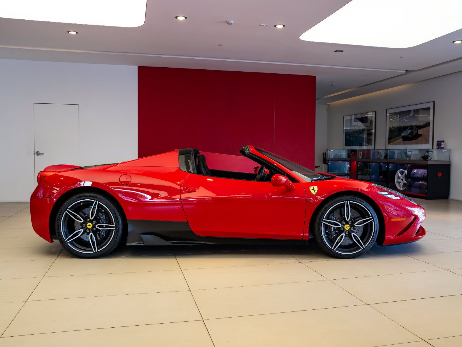Used 2015 Ferrari 458 Speciale A RWD image 7