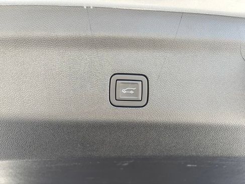 Used 2024 Chevrolet Suburban Premier w/ Advanced Technology Package AWD/4WD image 27