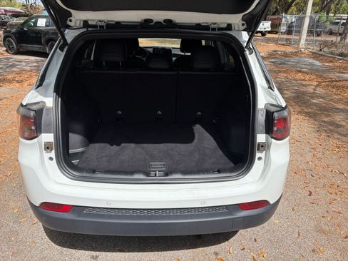 Used 2025 Jeep Compass Limited image 27