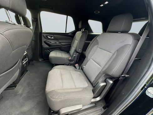 Used 2023 Chevrolet Traverse LT FWD image 13