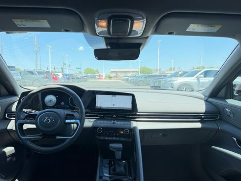 Used 2023 Hyundai Elantra SEL w/ Convenience Package FWD image 20