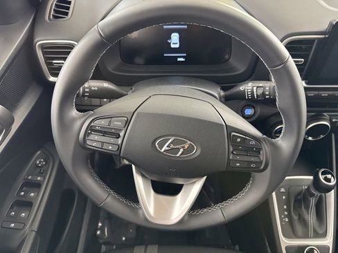 Used 2025 Hyundai Venue SEL FWD image 24