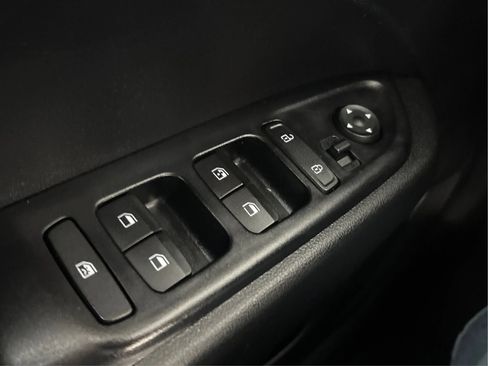 Used 2022 Hyundai Venue SEL image 40