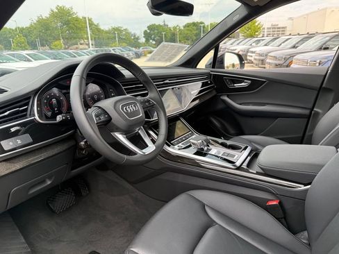 Certified 2025 Audi Q7 3.0T Premium Plus AWD/4WD image 4