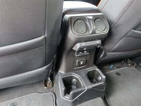 Used 2019 Jeep Wrangler Unlimited Sahara w/ Uconnect 4C Nav & Sound Group image 21