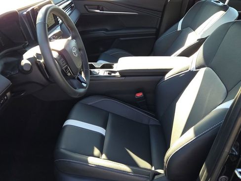 Used 2025 Toyota Camry SE FWD image 18