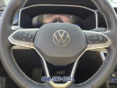 New 2026 Volkswagen Taos SE image 19