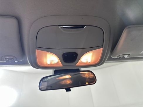 Used 2019 Jeep Cherokee Latitude w/ Cold Weather Group image 24