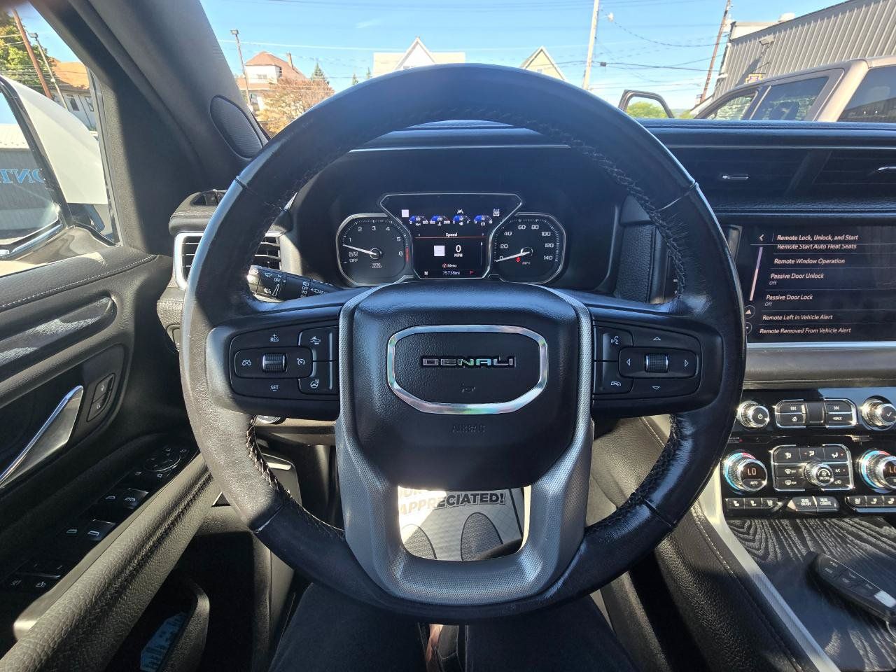Used 2021 GMC Yukon Denali w/ Denali Premium Package AWD/4WD image 7