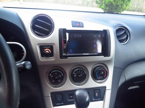 Used 2010 Toyota Matrix S image 9