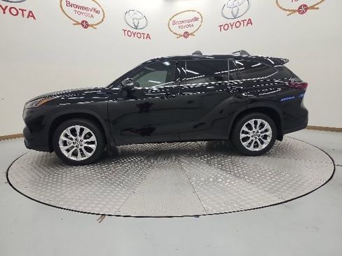 Used 2025 Toyota Highlander Limited AWD/4WD image 5