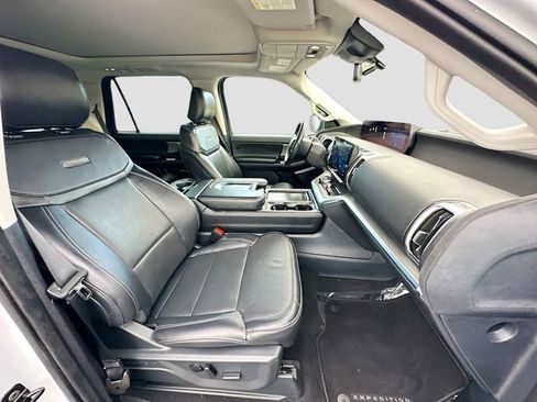Used 2025 Ford Expedition Platinum image 31