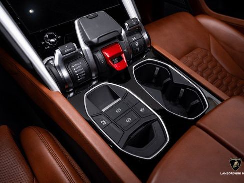 Used 2019 Lamborghini Urus image 27