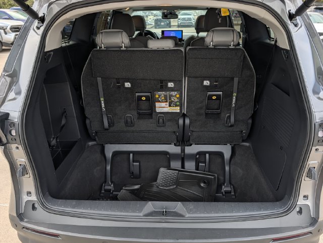 Certified 2026 Toyota Sienna XLE FWD image 28