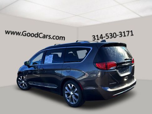Used 2017 Chrysler Pacifica Limited image 4