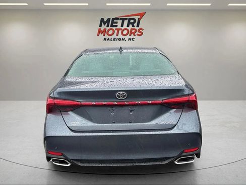 Used 2019 Toyota Avalon Limited image 6