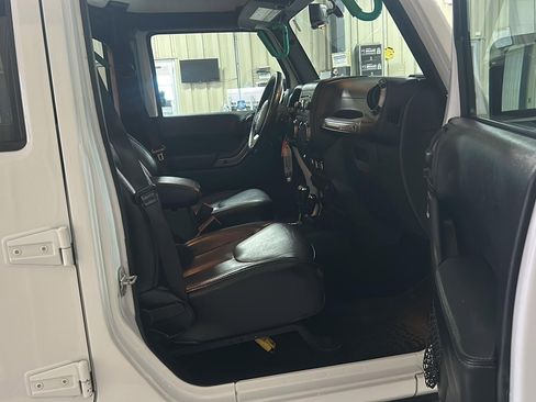 Used 2018 Jeep Wrangler Altitude image 12