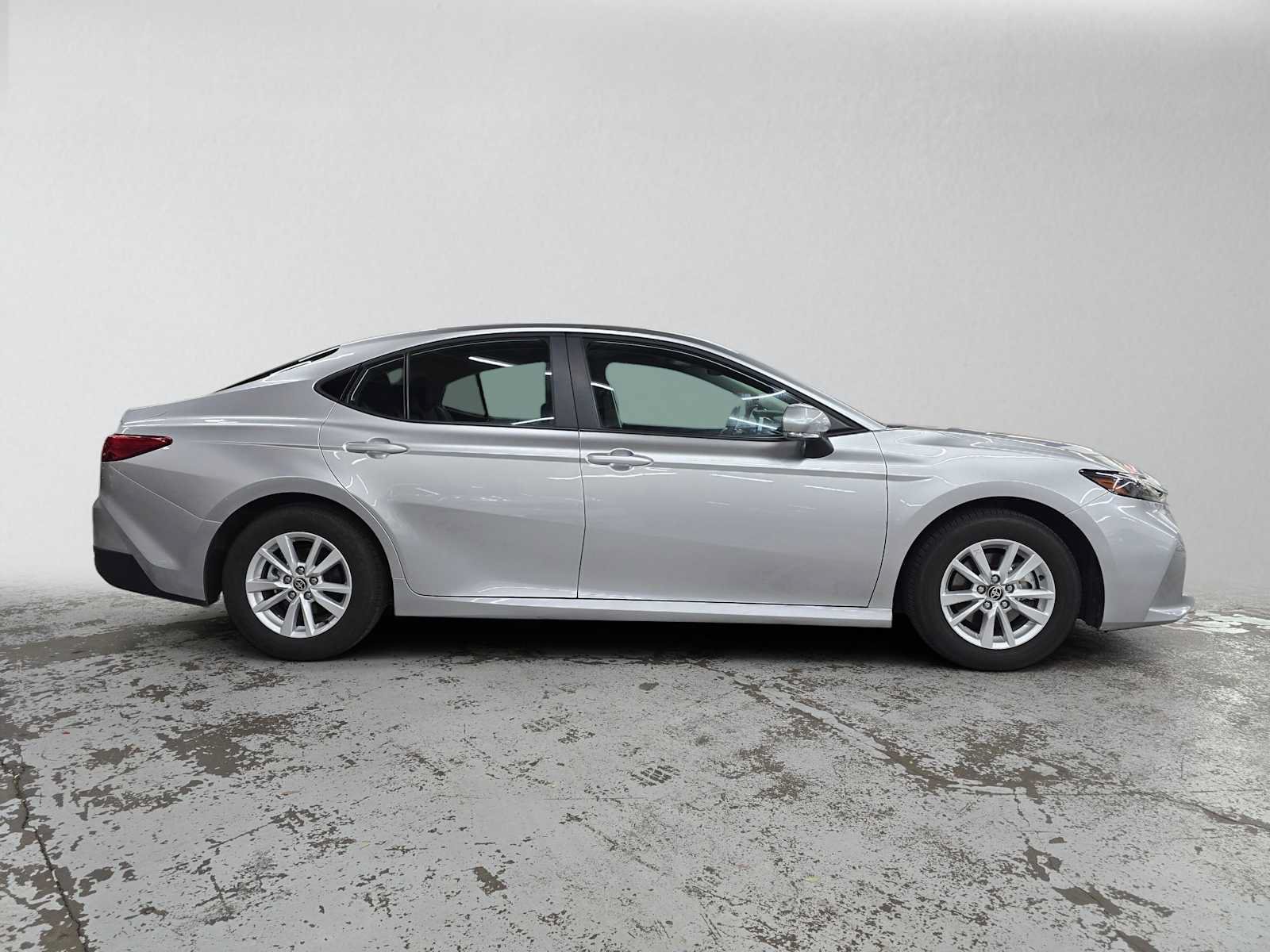 Used 2025 Toyota Camry LE FWD image 2