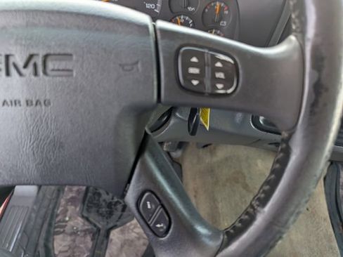 Used 2005 GMC Sierra 2500 SLE w/ Skid Plate Package image 12