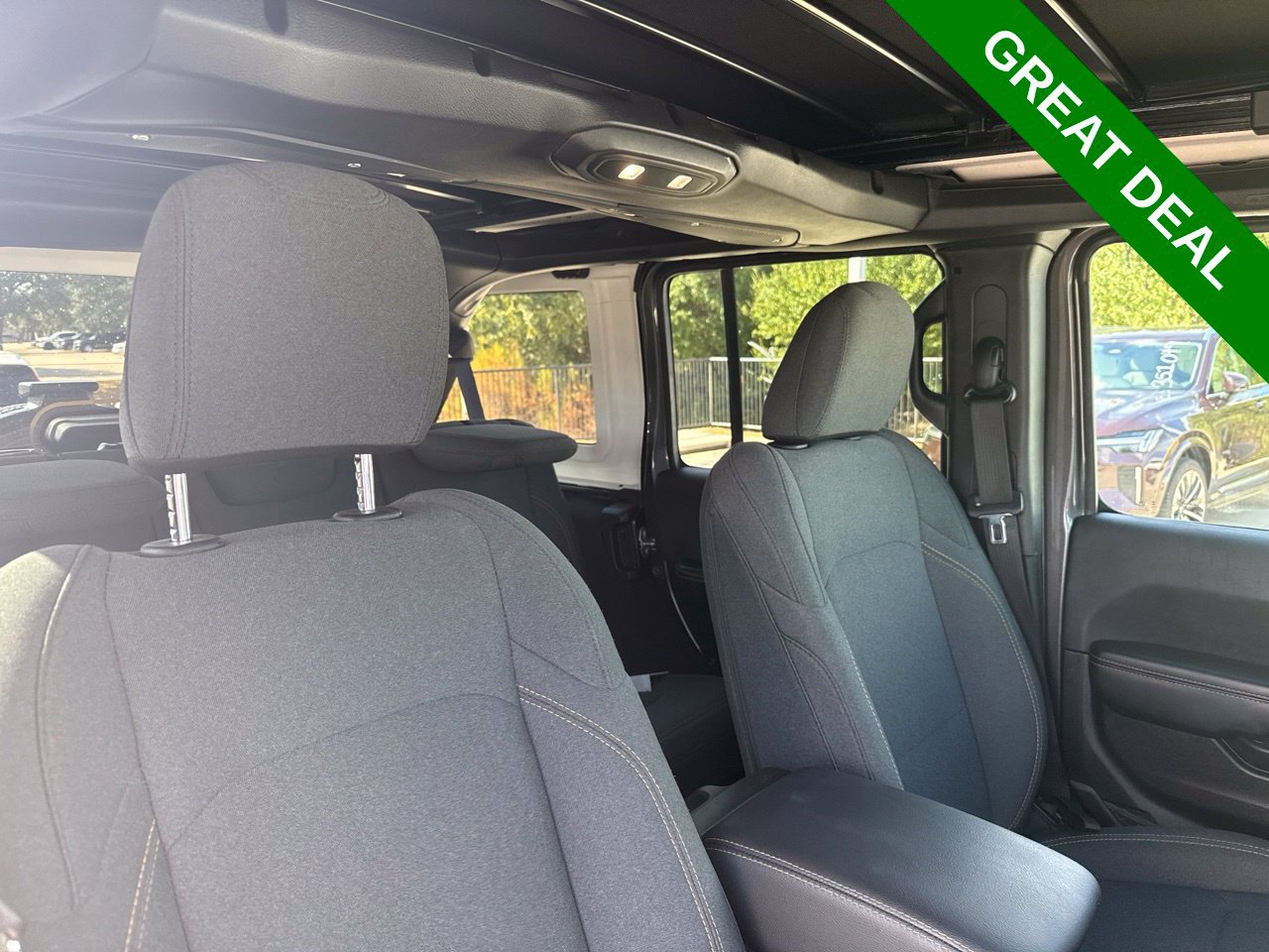 Used 2026 Jeep Wrangler Unlimited Sahara AWD/4WD image 10