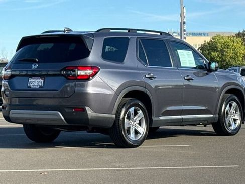 Certified 2025 Honda Pilot EX-L image 4