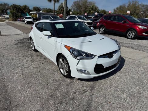 Used 2014 Hyundai Veloster w/ Style Package 02 FWD image 2