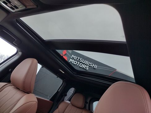 New 2026 Mitsubishi Outlander SEL image 3