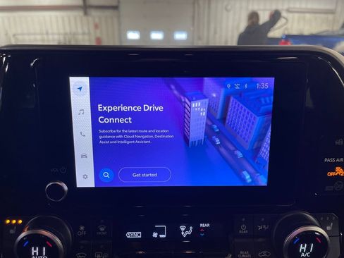 Certified 2023 Toyota Highlander XLE image 19