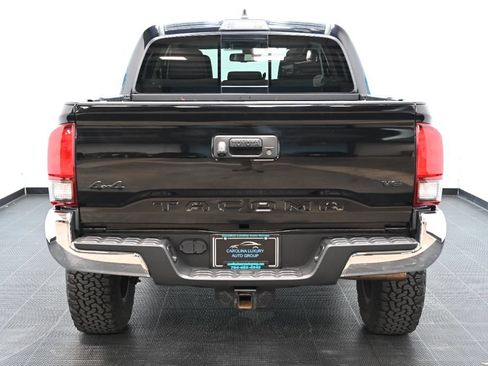 Used 2020 Toyota Tacoma SR5 AWD/4WD image 4