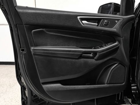 Used 2019 Ford Edge Titanium image 47