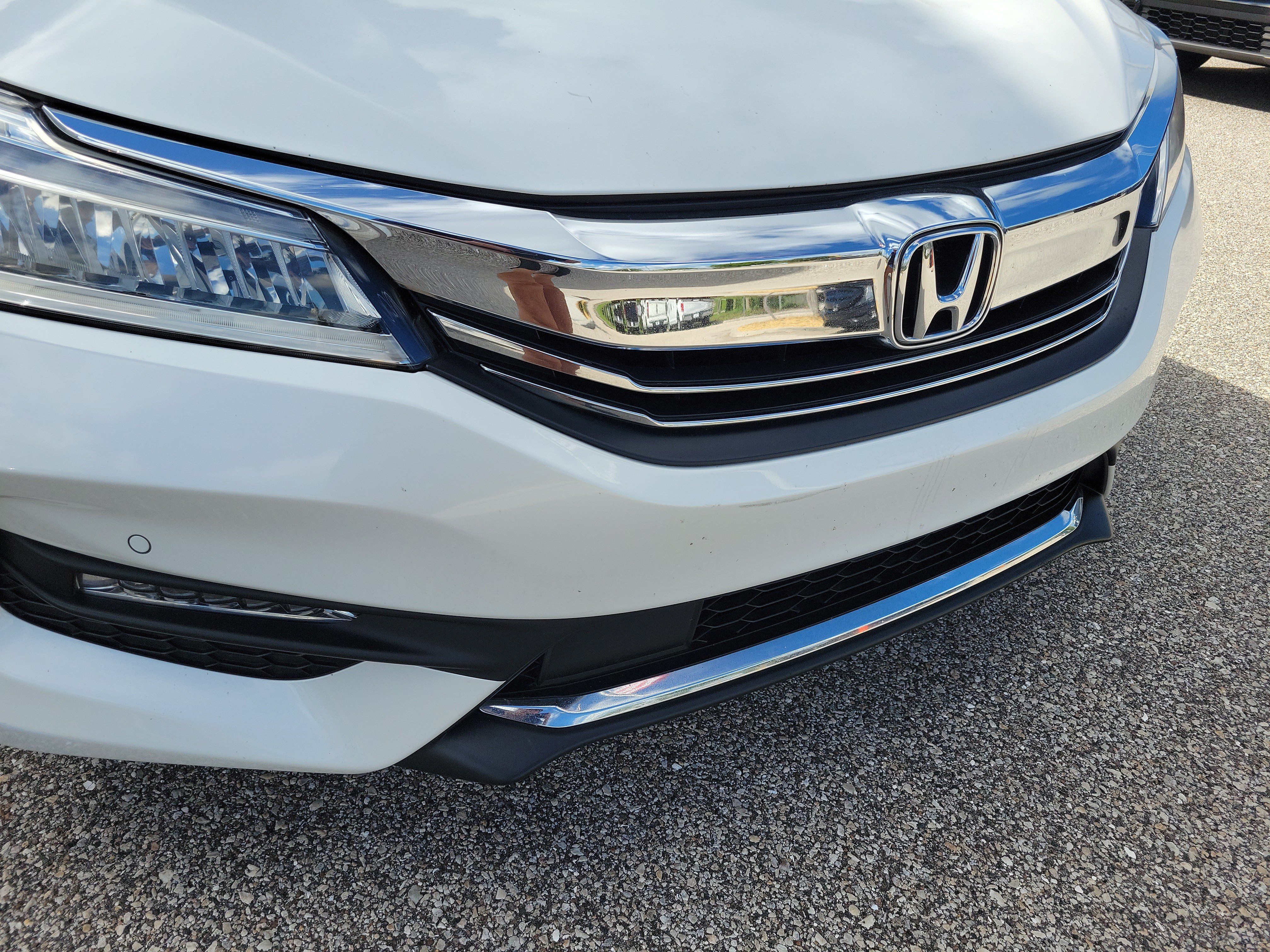 Used 2016 Honda Accord Touring image 13