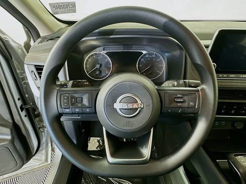 Used 2024 Nissan Rogue S image 13