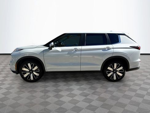 New 2026 Mitsubishi Outlander SE image 8