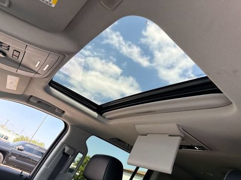 Used 2020 Chevrolet Suburban Premier AWD/4WD image 22