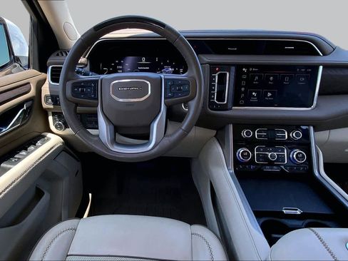 Used 2023 GMC Yukon Denali w/ Advanced Technology Package AWD/4WD image 6