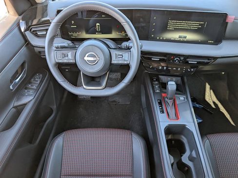 New 2026 Nissan Kicks SR w/ SR Premium Package FWD image 8