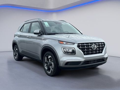 New 2025 Hyundai Venue SEL FWD image 4