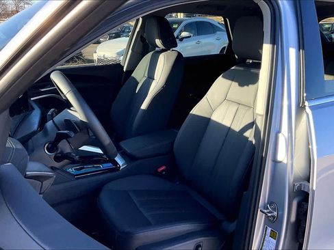 Used 2025 Audi Q5 Premium w/ Convenience Package image 7