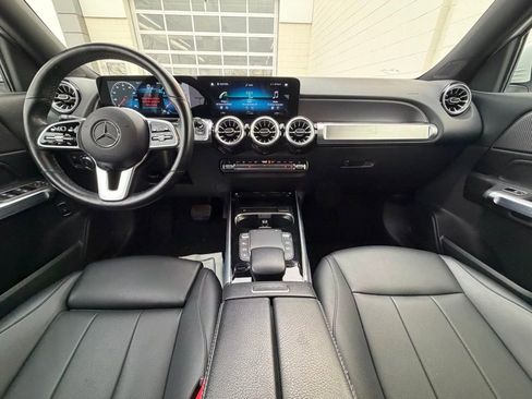 Used 2022 Mercedes-Benz GLB 250 4MATIC w/ Premium Package Lite image 17